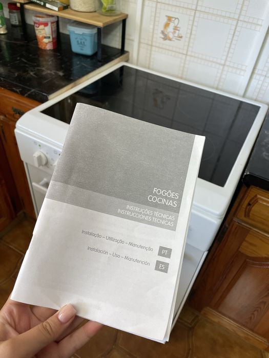 Fogão MEIRELES E 604 W.1 (Elétrico de Vitrocerâmica)