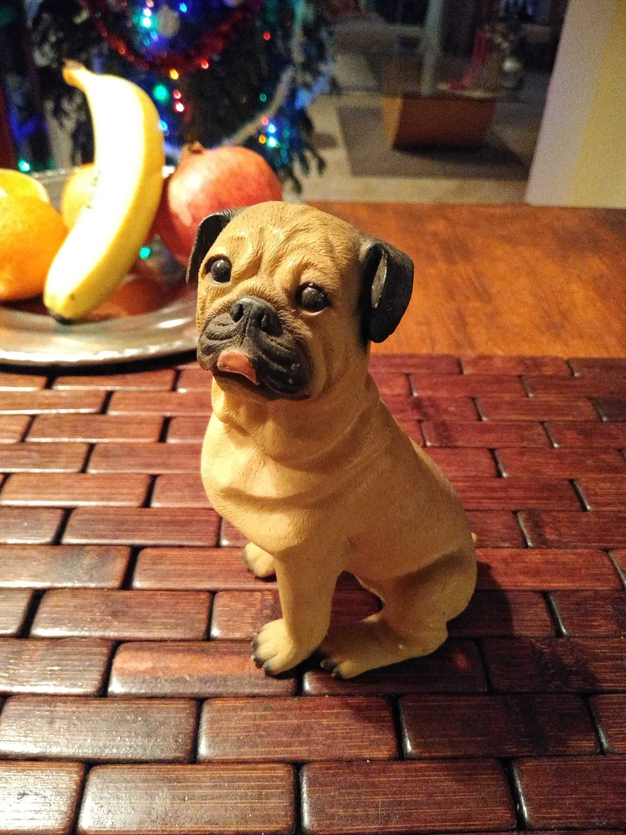 Kolekcjonerska figurka psa mopsa ręcznie malowana
