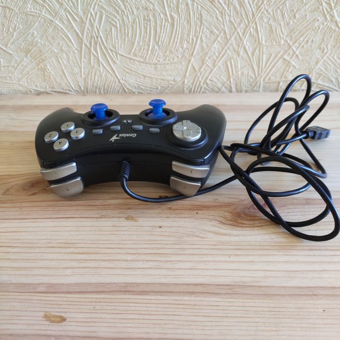 USB геймпад Genius MaxFire Grandias 12V. Специально созданный для испо