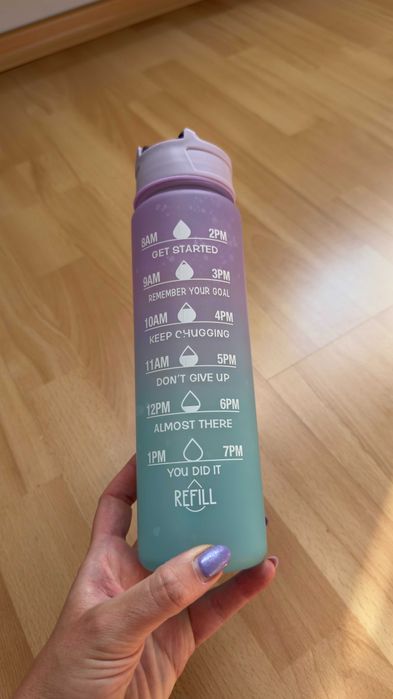 Świetny bidon ze słomką pojemność 750ml