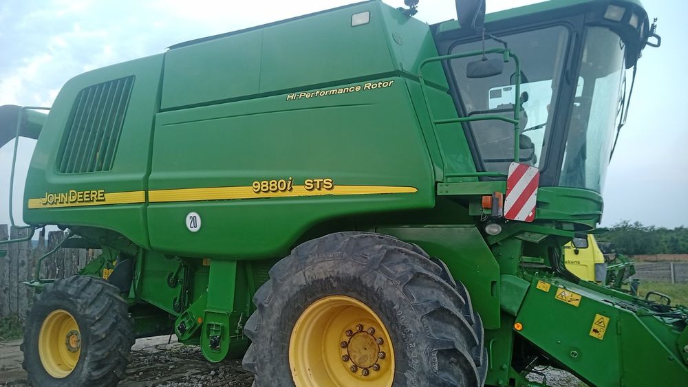 Комбайн зернозбиральний Джон Дир 9880STS