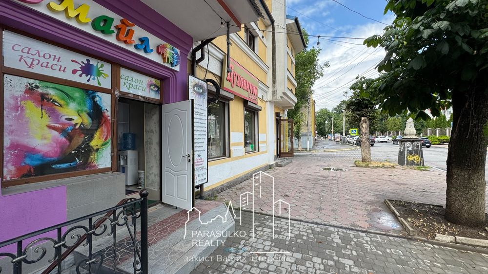Фасадне приміщення в центрі міста