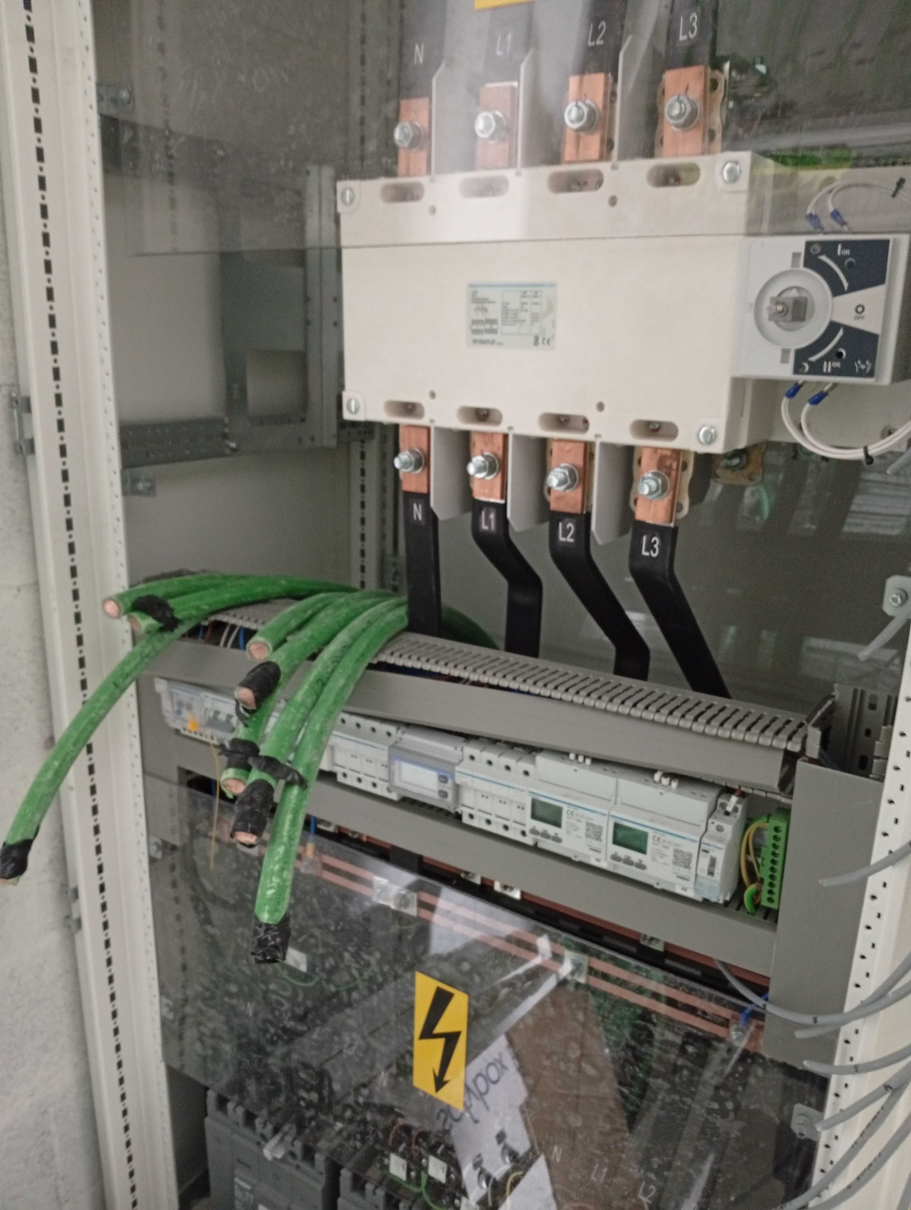 Execução de trabalhos de eletricidade e canalização