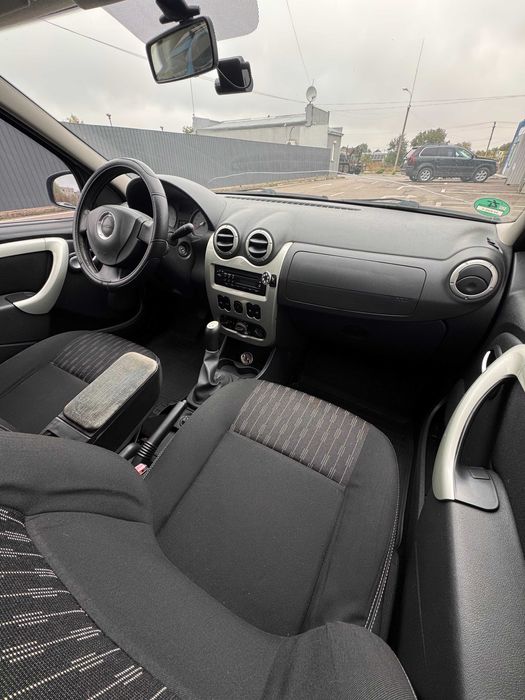 Dacia Logan 1.6 ГБО 2010 пасажир обслужений