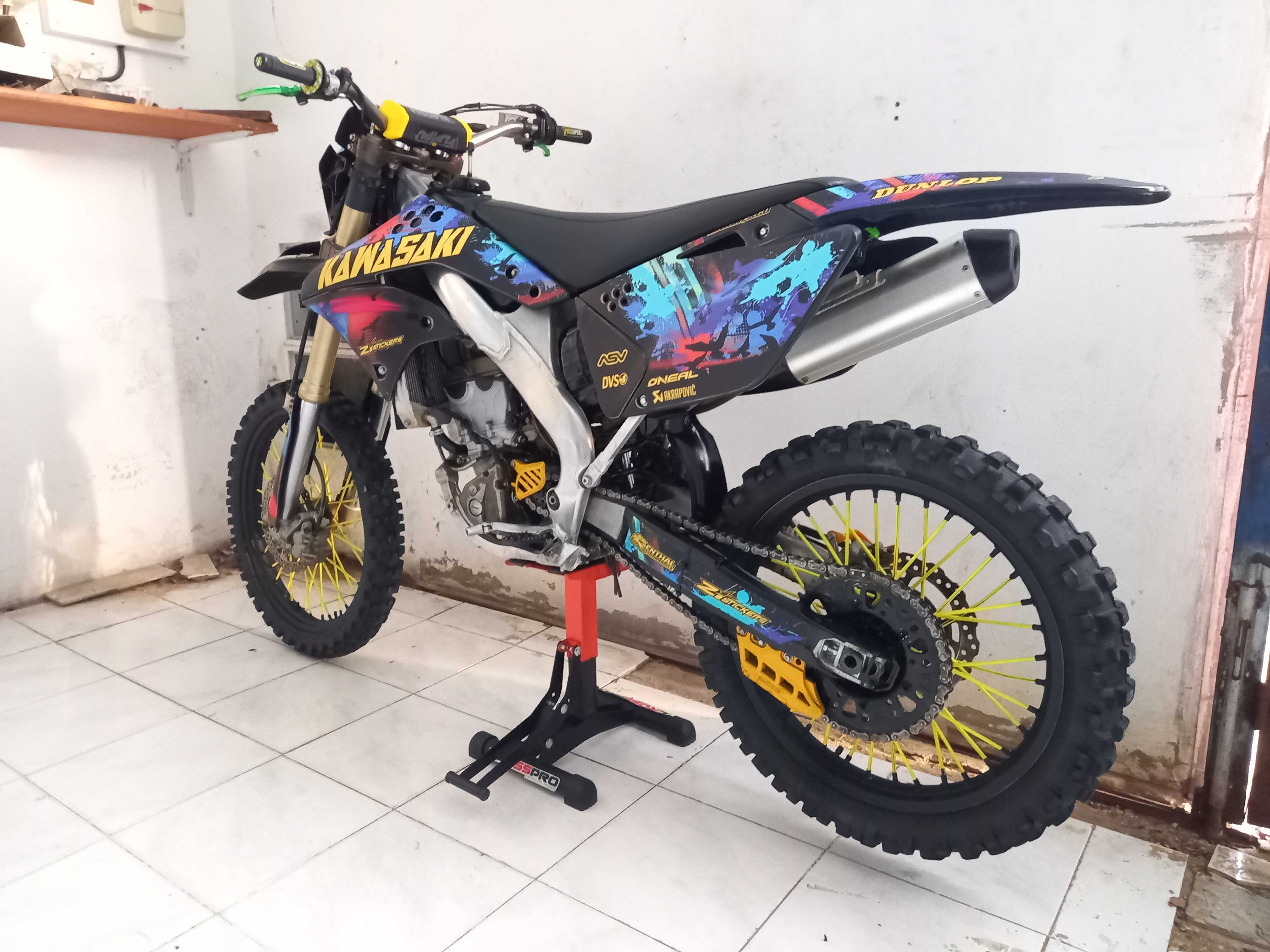 Kawasaki KXF 250 com 20H