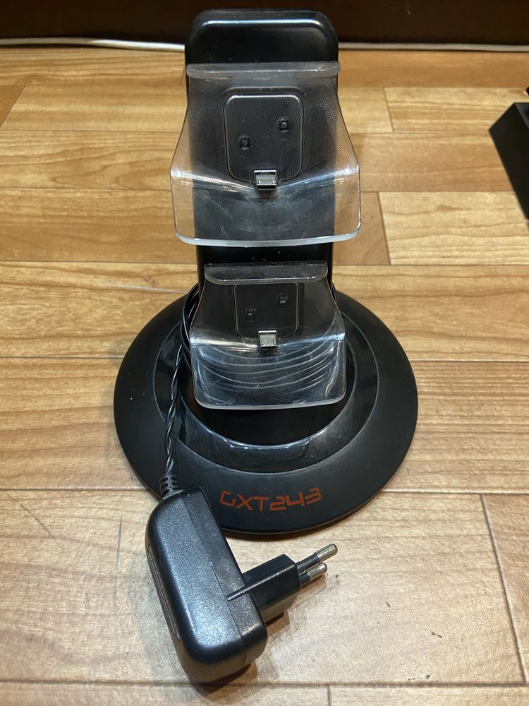 Playstation 4 500gb + 2 dualshock + зарядная станция