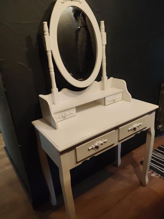 Toaletka damska biała