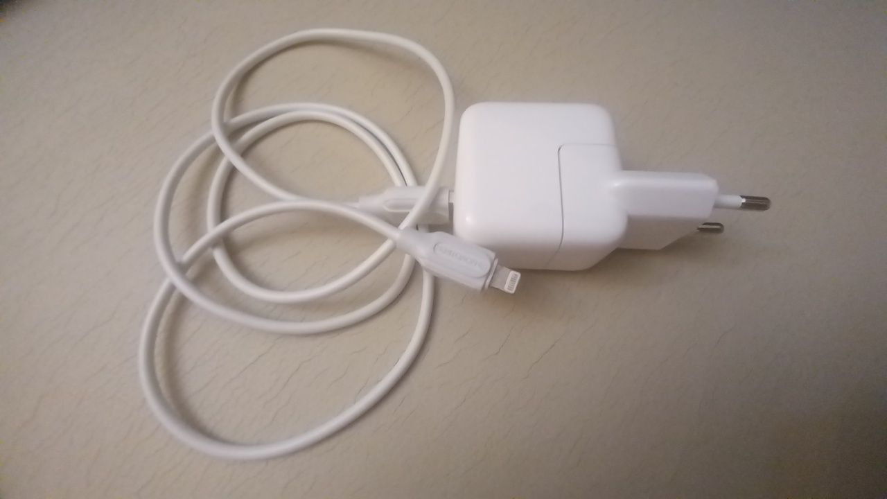 Carregador Apple Lightnig original com cabo USB