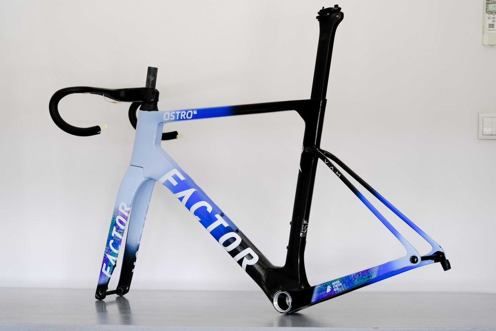 Rama FACTOR OSTRO V.A.M 1.0 Disc k.TdF 2022 (Zestaw) r. 56 + Akcesoria