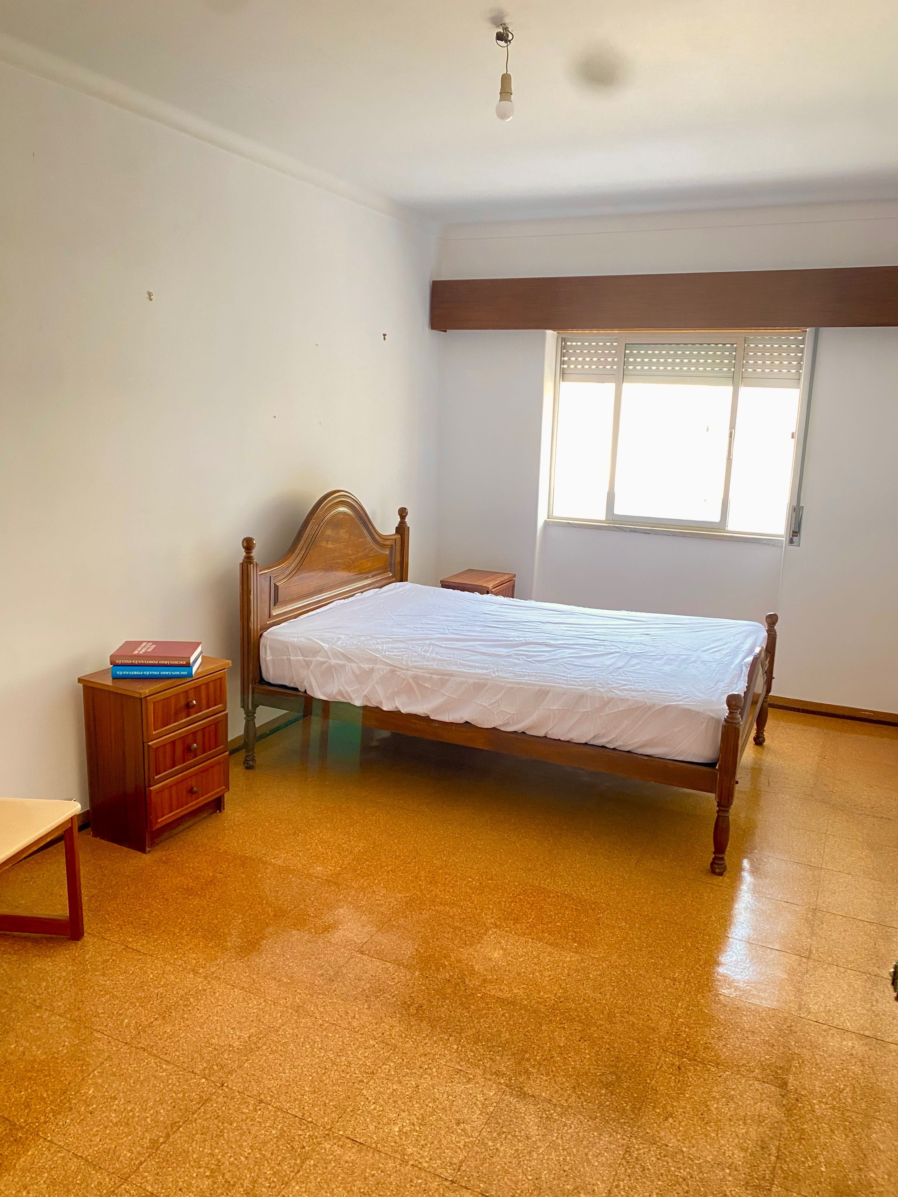 Quarto Mobilado para Alugar no Montijo – 25 min de Lisboa
