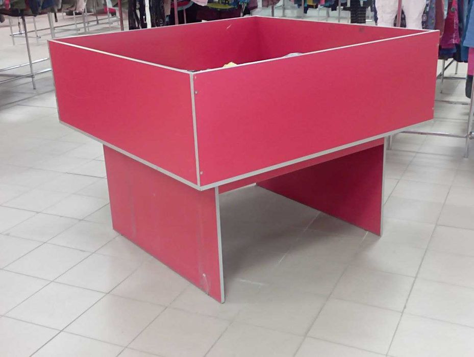 Торговое оборудование для магазина одежды, обуви, игрушек