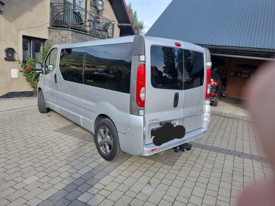 Opel vivaro 9 osób  2.0 d 2012r nawiewy klima alufelgi