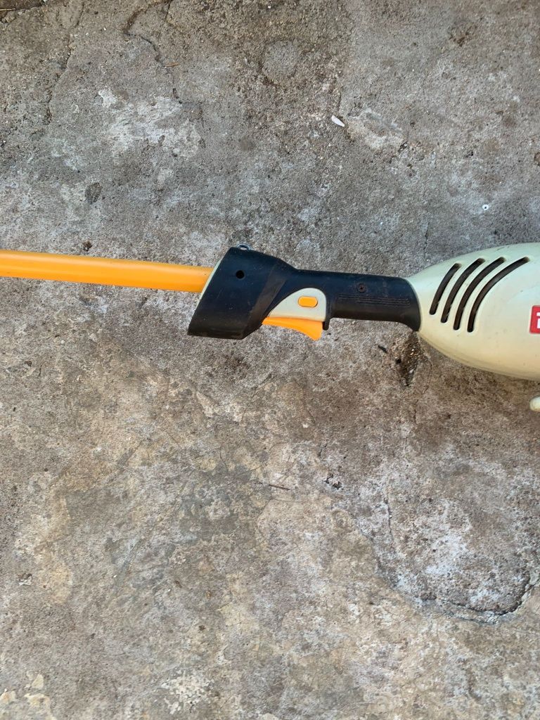 Máquina de corta relva elétrica