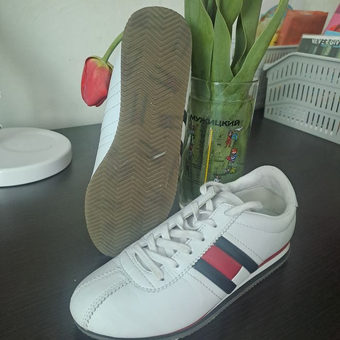 Шкіряні кросівки фірмові