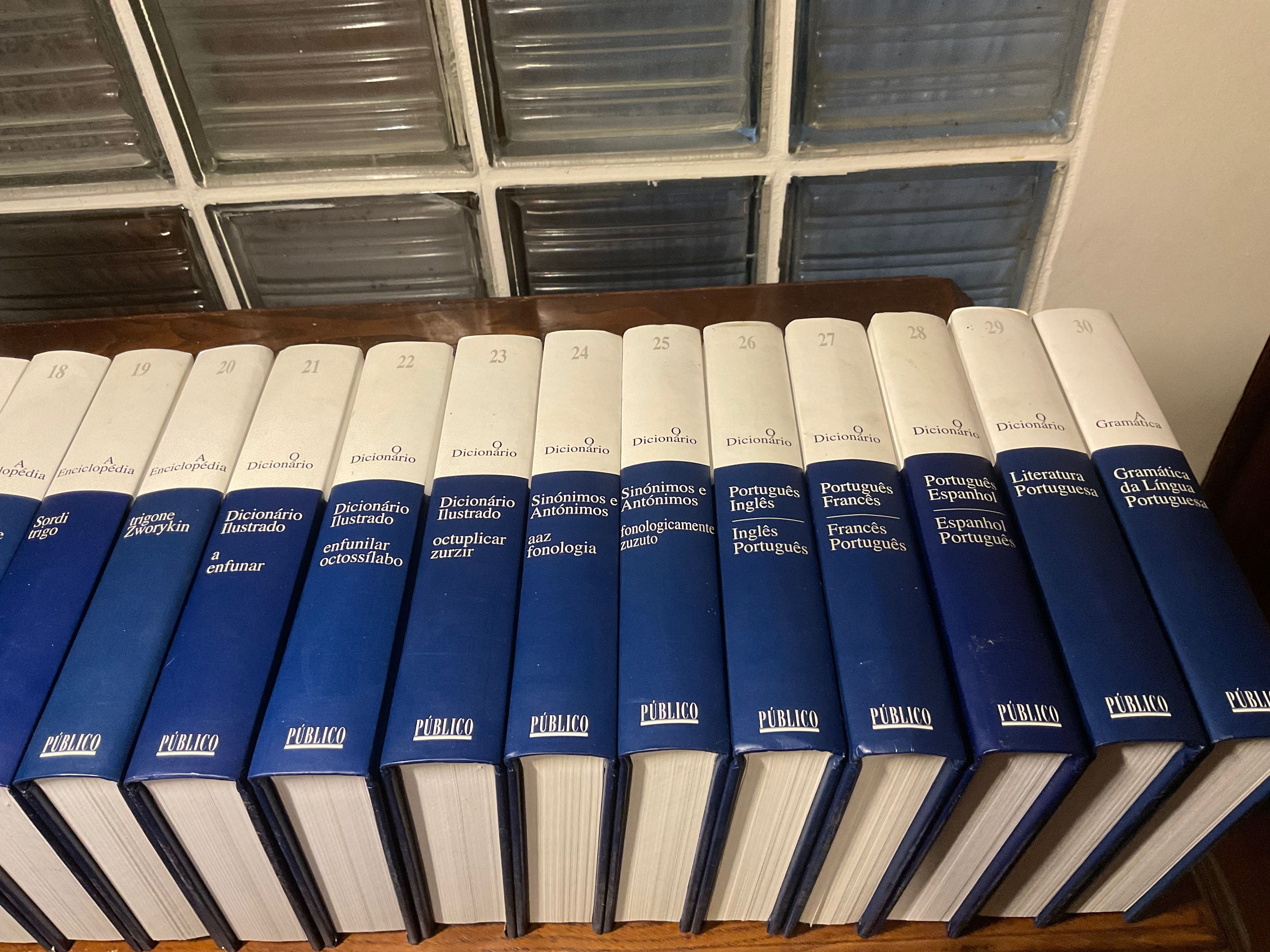 ENCICLOPÉDIA completa (30 Volumes), editada pelo jornal Público.