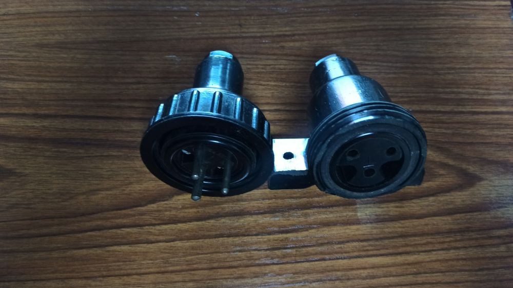 З'єднувач ЩГП-18, 18А/250В.(є 3 шт)