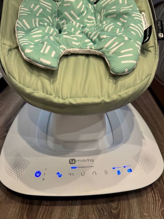 Захитуючий центр mamaRoo 5.0