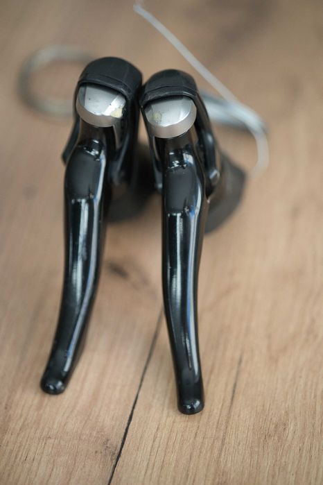 Shimano 105 ST-5800 – klamkomanetki 2x11s