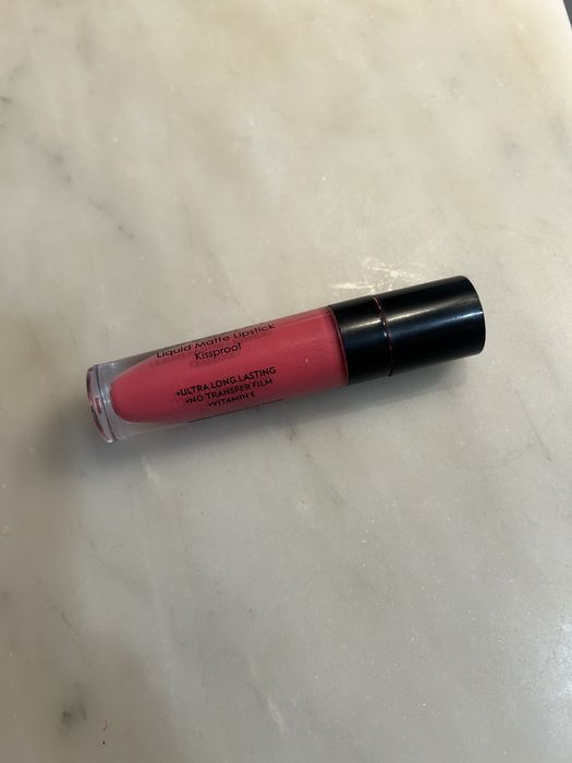 matowa pomadka do ust Golden Rose jedna sztuka kolor 04