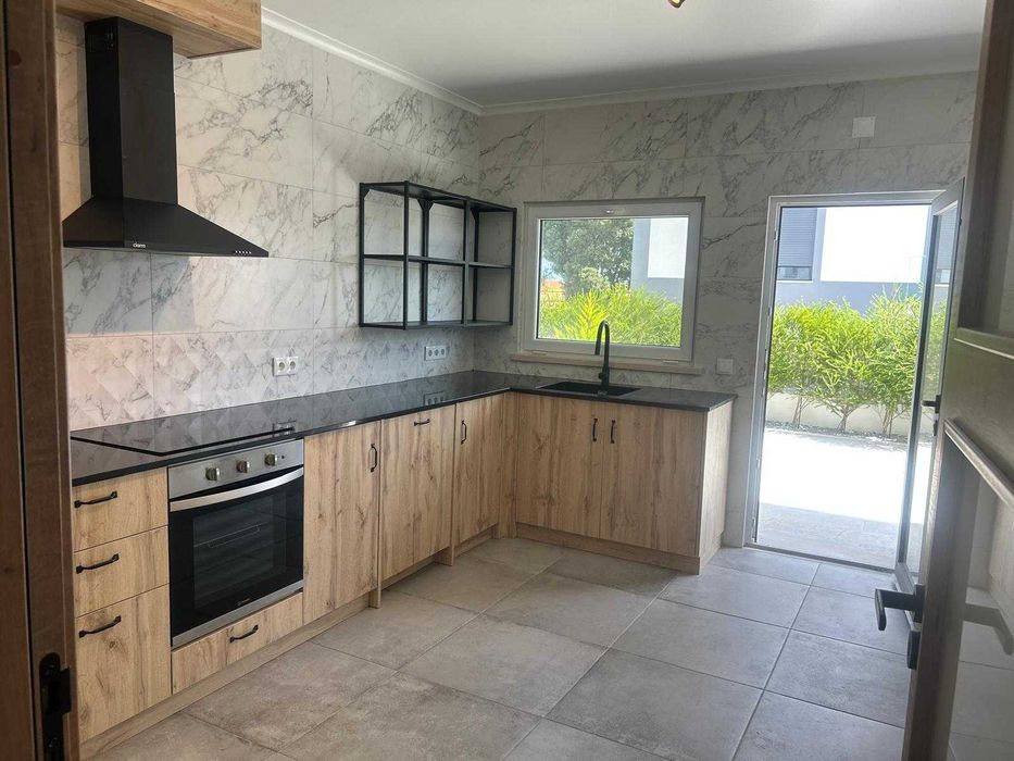 Arrenda-se Moradia Nova T3 + Escritório – Atouguia da Baleia (Peniche)