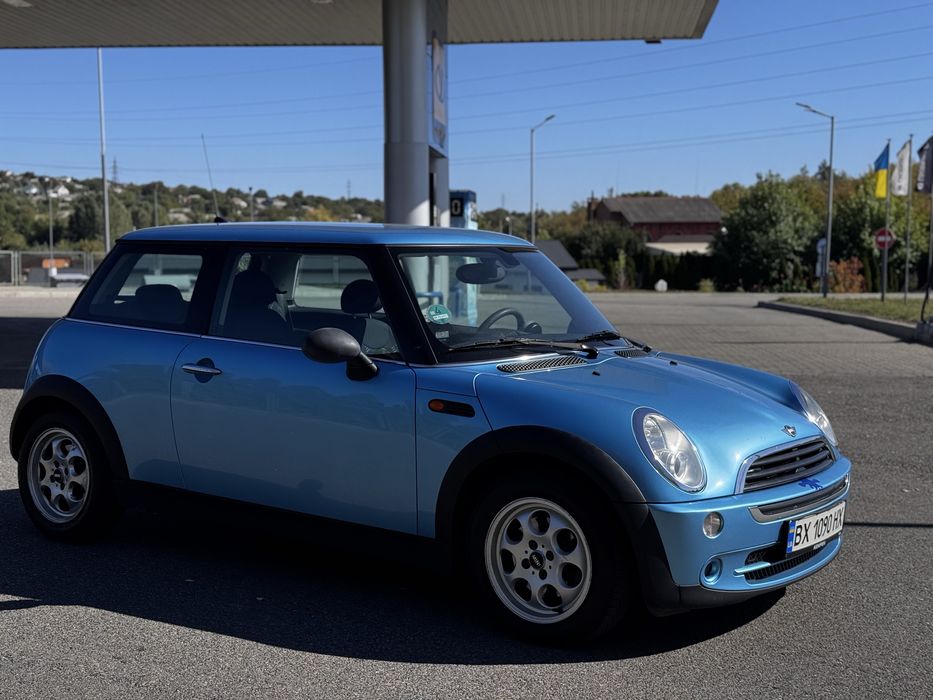 MINI ONE 2004 - обʼєм двигуна 1.6
