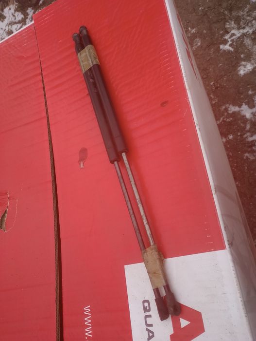 VW Passat B4 kombi siłowniki teleskopy tylnej klapy bagażnika