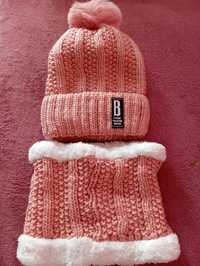 Зимова шапка з хомутом жіноча