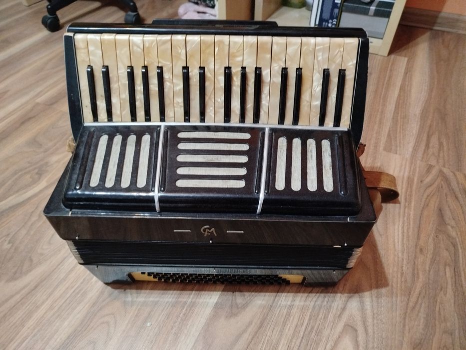 Akordeon 80 basów lata 40-50