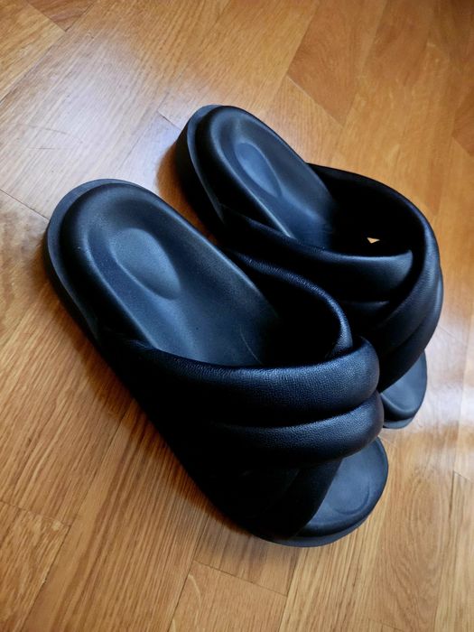 Сандалі-шльопанці шкіряні