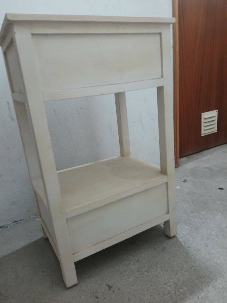 Mesa de cabeceira/ movel de apoio wc