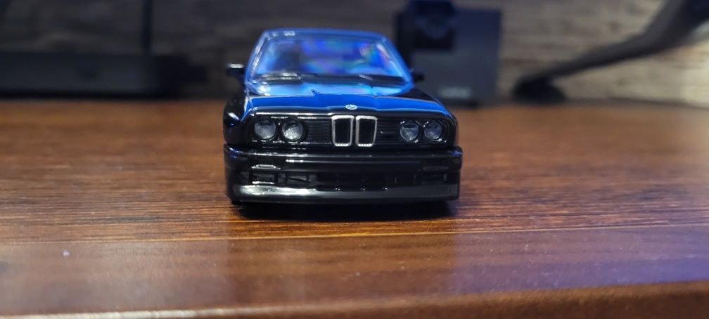 Model auto zabawka BMW M3 e30 1987 metalowe prezent skala 1:36