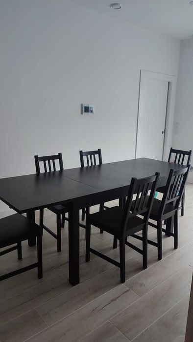 Mesa extensível Bjursta + cadeiras