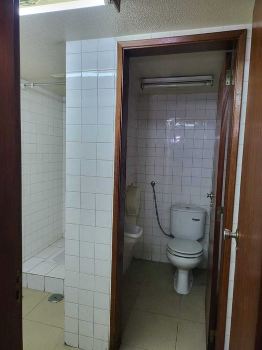 Arrenda Espaço Comercial Avenida João XXI, 72