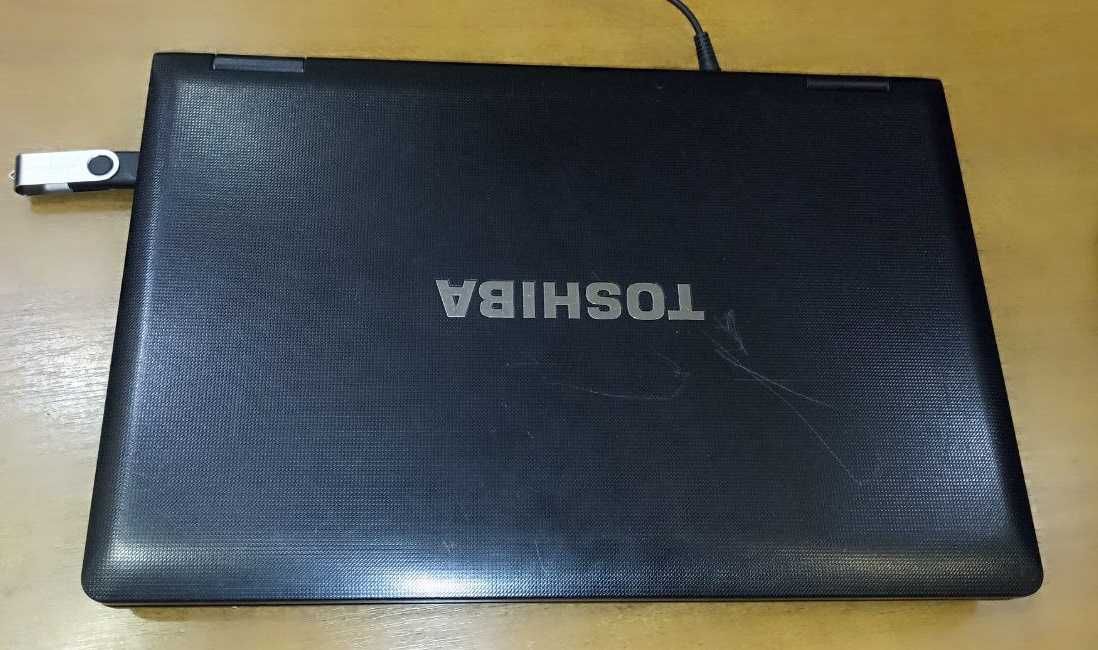 15.6" Toshiba\ INTEL P6100\ 4gb ddr3 \ HDD 320gb\ WOT Blitz йдуть