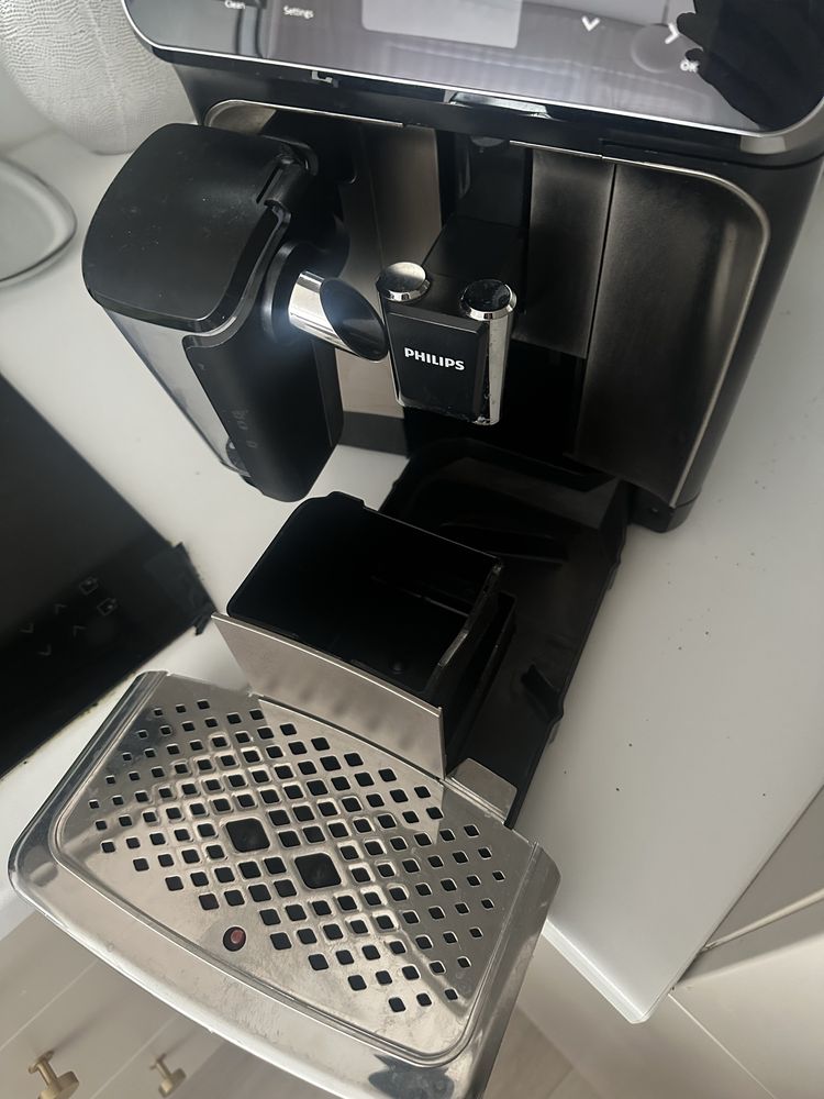 Ekspres ciśnieniowy PHILIPS Series 5400 LatteGo EP5447/90 + GRATIS