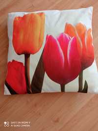 Sprzedam dwie przepiękne poduszki- tulipany.