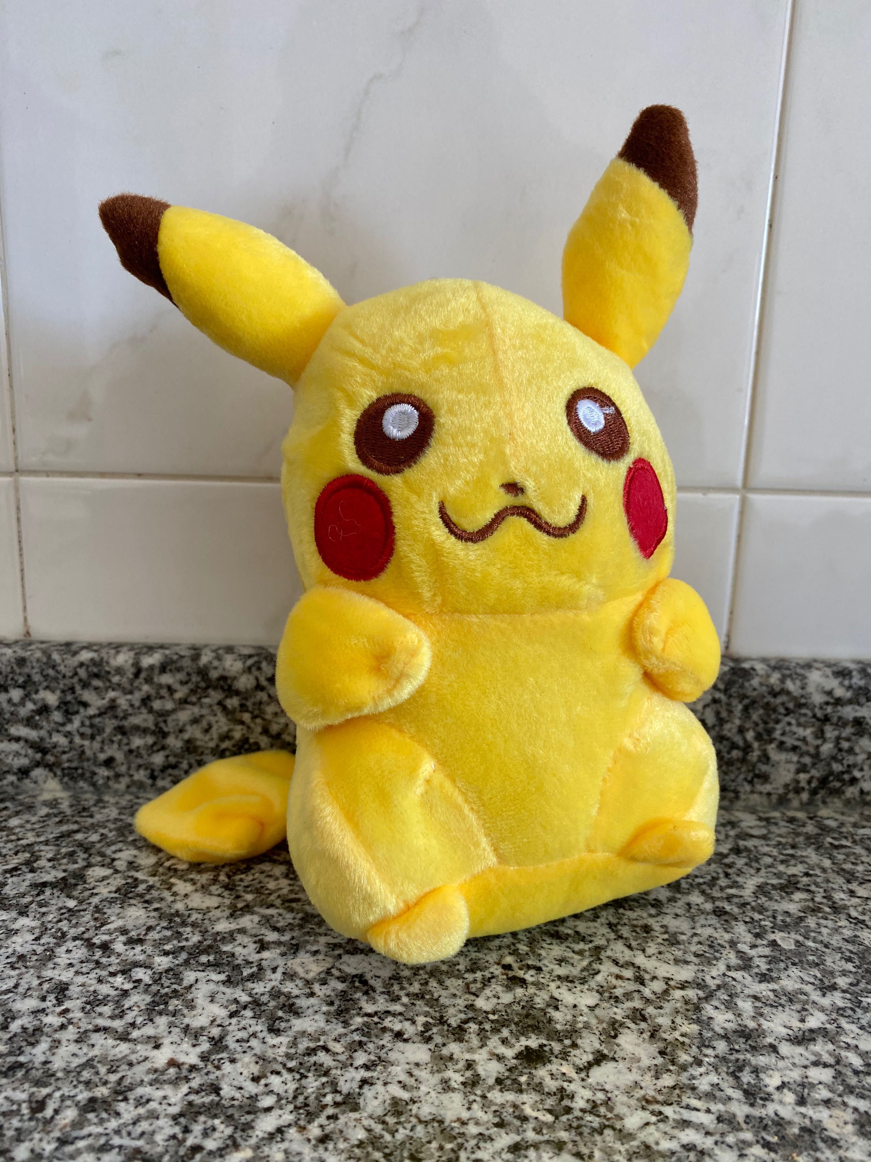 Pokémon peluche pikachu