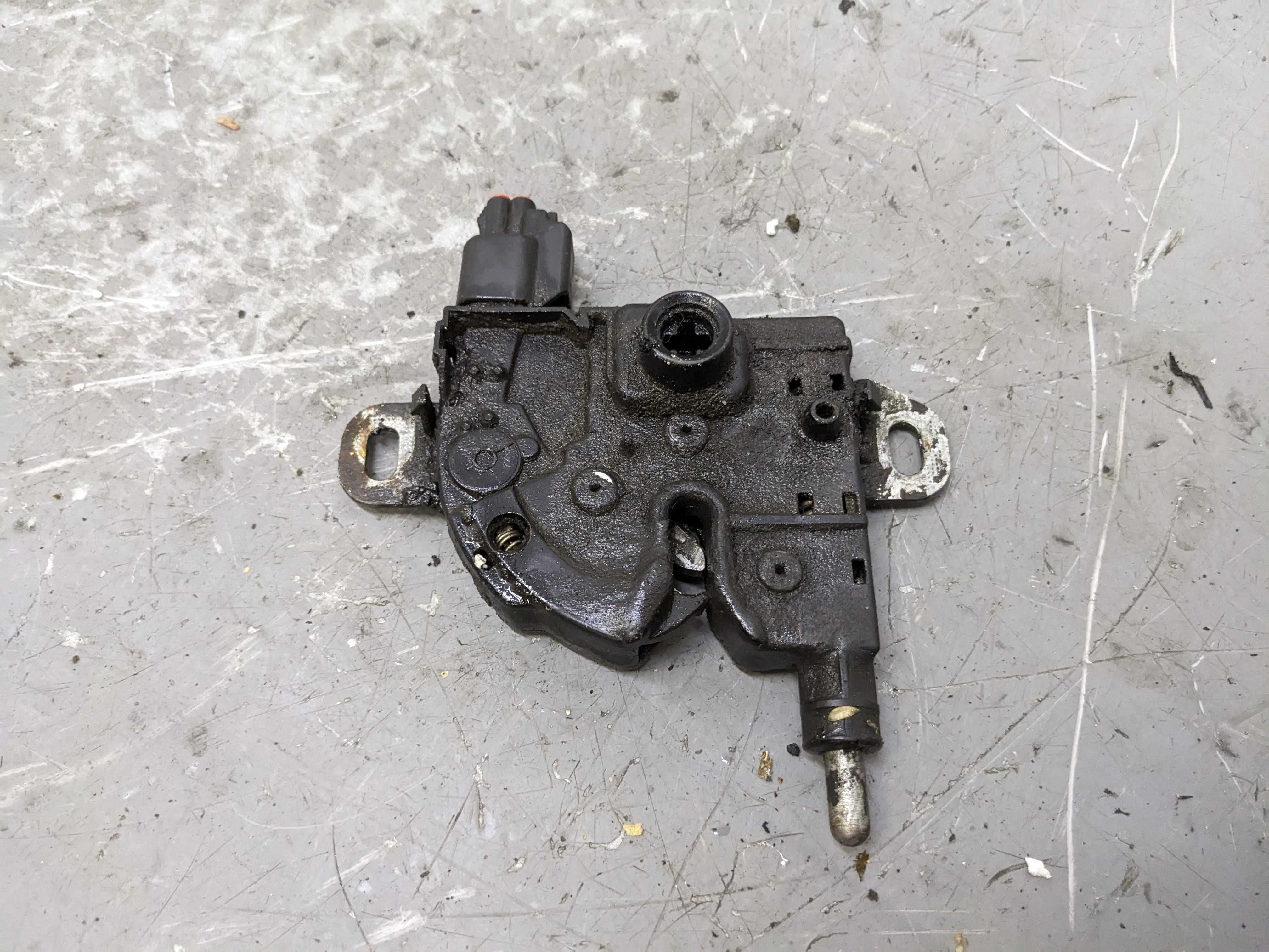 Ford Focus MK2 Zamek Maski Pokrywy Silnika