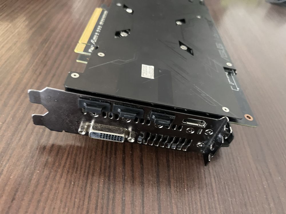 Продам СРОЧНО відеокарту 1070 asus roc strix