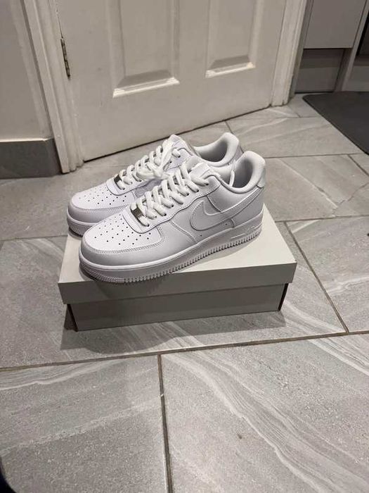 Białe trampki Nike, rozmiar 42,5