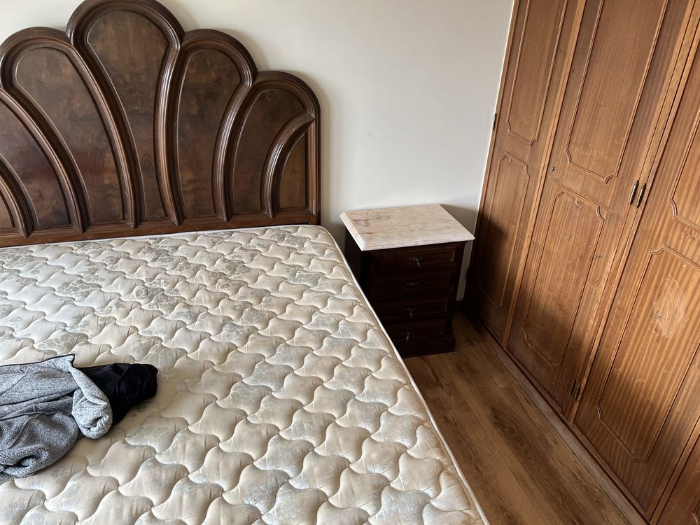 Comoda e mesa de cabeceira