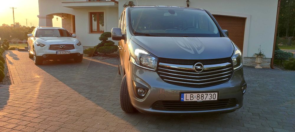 Wynajem wypożyczalnia bus 9 osobowy