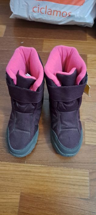 Botas Quechua novas