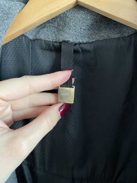 Płaszcz wełna elegancki zapinany na guziki