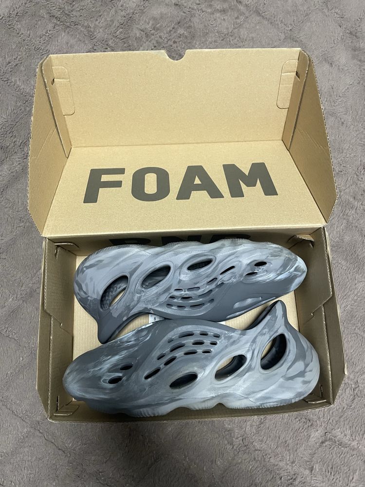 Adidas foam runner