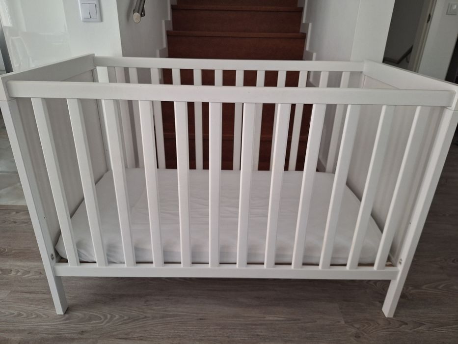 Conjunto cama, trocador e cadeira