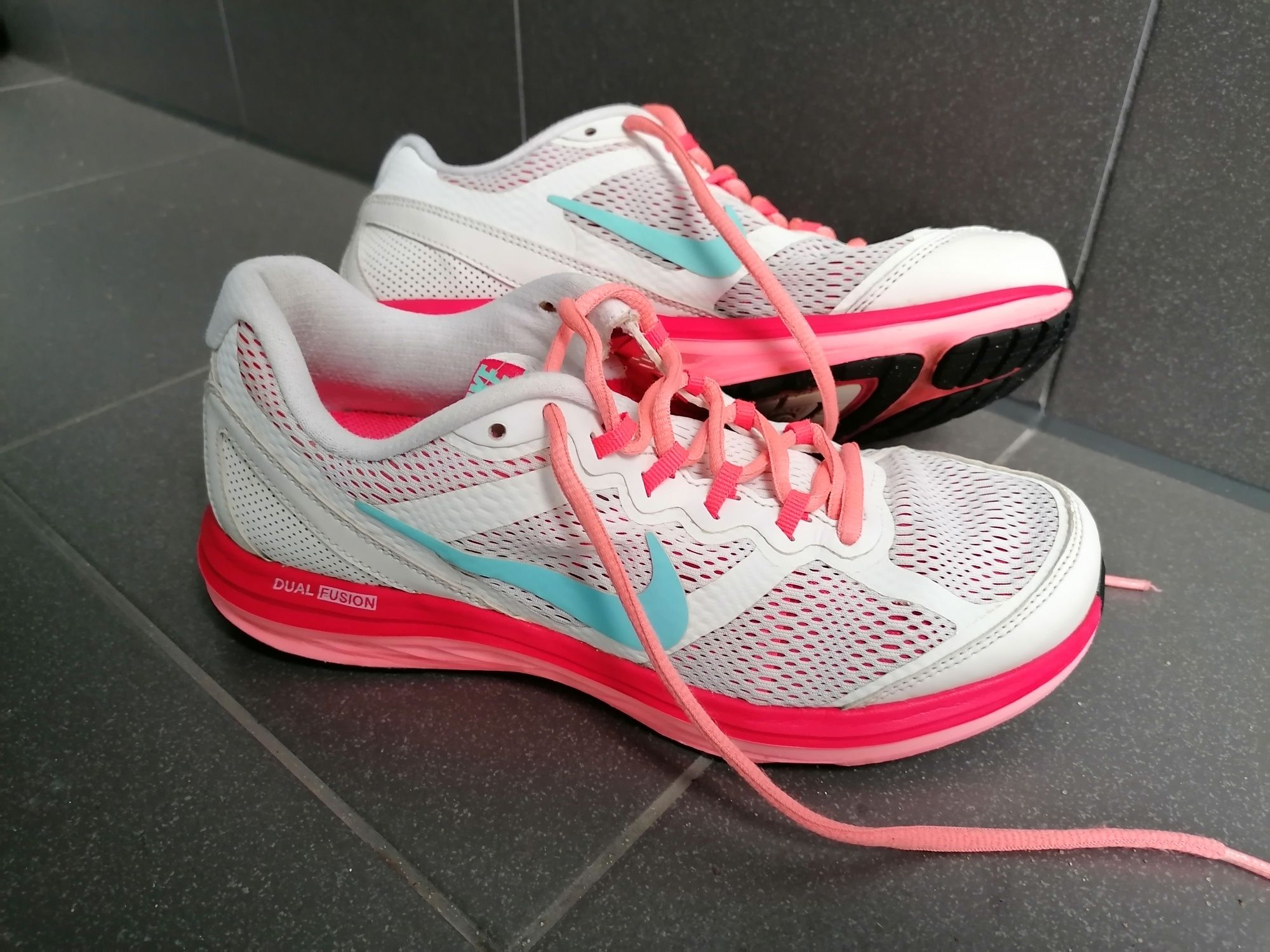 Buty sportowe Nike 38,5 rozm.