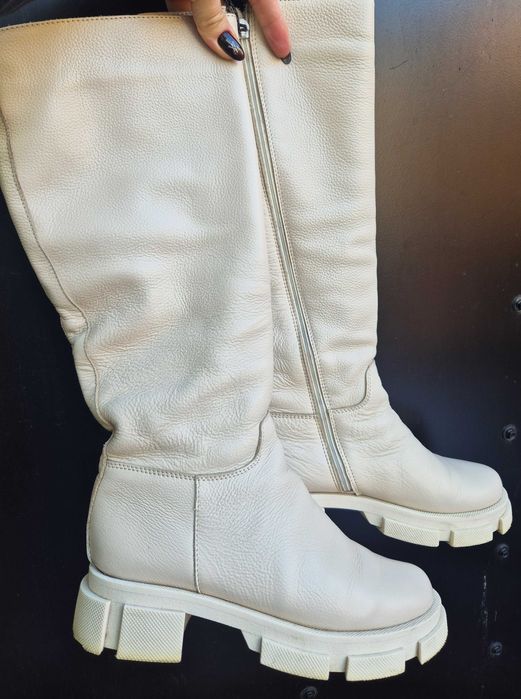 Преміальні жіночі чоботи труби зі шкіри молочного кольору
