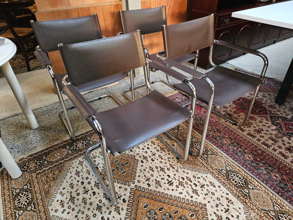 Cadeiras em metal e couro de cor castanha - Muito