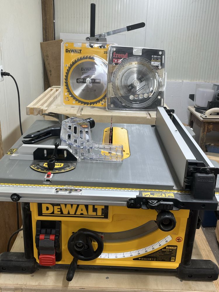 Serra de mesa DeWalt 2000W 250mm DWE7492